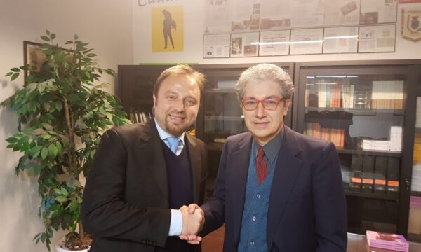 Fabrizio Santori (FdI) visita la sede di “Forche Caudine”