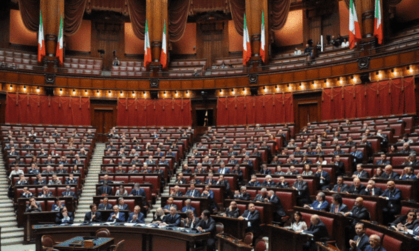 OPINIONI / Il taglio dei parlamentari apre una fase incomprensibile