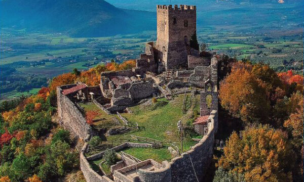 I 100 castelli da conoscere in Campania